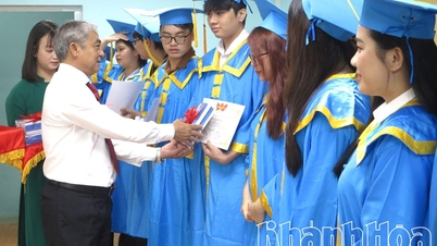 Das Nha Trang College of Technology verlieh 361 Studenten sein Diplom