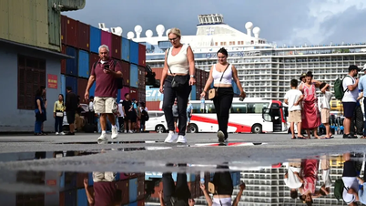 Loď Ovation of the Seas s více než 4 000 turisty zakotvila v přístavu Chan May.