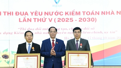 Vice Chairman of the National Assembly, Senior Lieutenant General Tran Quang Phuong attended the 5th State Audit Emulation Congress