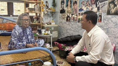 Líderes da Cidade de Ho Chi Minh visitam e prestam homenagem aos artistas