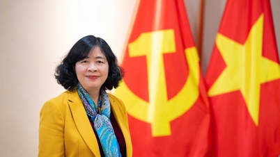 하노이 당 서기 부이 티 민 호아이의 업무 프로세스