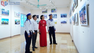 Konstnärlig fotoutställning: Soldater från marinzon 1 i förgrunden