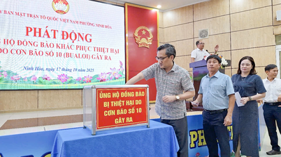 Mặt trận phường Ninh Hòa vận động hơn 352 triệu đồng ủng hộ đồng bào khắc phục thiệt hại do bão lũ