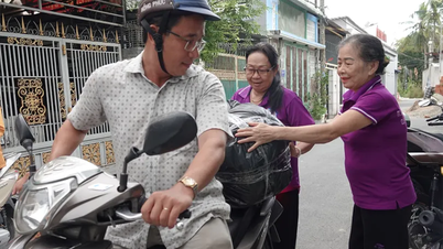 Tấm áo nghĩa tình gửi bà con vùng bão lũ