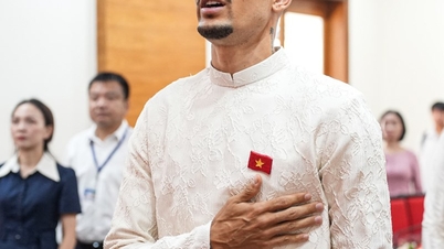 O jogador naturalizado Do Hoang Hen está ansioso para contribuir com o futebol vietnamita.