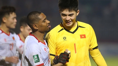The 1.91 m goalkeeper who started the match in Vietnam's victory over Nepal helped HAGL hunt for 3 points at Lach Tray?