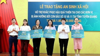 Các cơ quan, đơn vị trong tỉnh ủng hộ nhân dân khắc phục hậu quả thiên tai