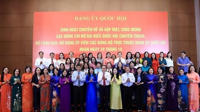 Az Országgyűlés elnöke október 20-án találkozott és gratulált a Nemzetgyűlés teljes munkaidős női képviselőinek, vezetőinek és pártbizottsági tagjainak.