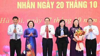 ประธานสภาแห่งชาติ Tran Thanh Man พบปะกับสมาชิกสภาแห่งชาติหญิงประจำและผู้นำหญิงของคณะกรรมการพรรคสภาแห่งชาติ