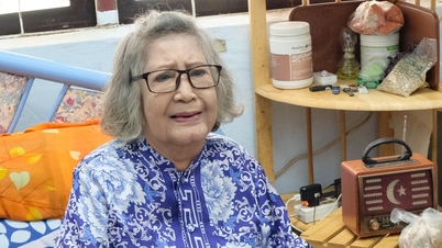 L'artiste Dieu Hien a été ému de chanter Tru Vuong se brûlant à la maison de retraite Thi Nghe.
