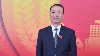 O Sr. Phan Thien Dinh foi eleito presidente do Comitê Popular da Cidade de Hue.