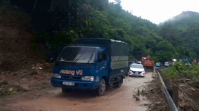 Mengatasi longsor dan banjir di provinsi tengah: Membuka sementara cabang barat jalan Ho Chi Minh