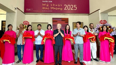 Hai Phong Güzel Sanatlar Sergisi 2025'in açılışı ve ödül töreni