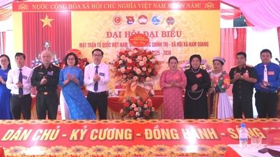 Standing Vice Chairman of the Provincial Fatherland Front Committee Vu Khac Quang attended the 1st Congress of the Fatherland Front of Nam Quang commune.