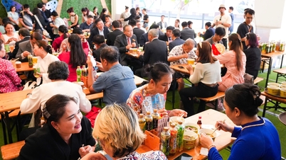 Le festival vietnamien Pho vient d'ouvrir : le Pho est complet, la soupe de nouilles au bœuf de Hue et le pain ne sont pas loin derrière