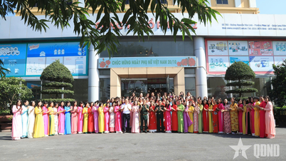 22 Perusahaan Saham Gabungan bertemu untuk merayakan Hari Tradisional Wanita Vietnam 20 Oktober