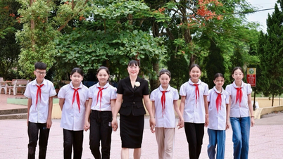 Female teacher in the 4.0 era talks about education in the digital age