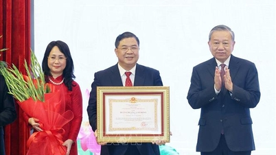 អគ្គលេខាបក្ស To Lam ចូលរួមពិធីរំលឹកខួបលើកទី 95 នៃទិវាប្រពៃណីរបស់មជ្ឈិមបក្ស