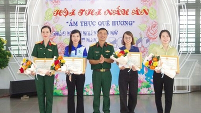 Verteidigungskommando der Region 3 – Tan Ninh: Treffen mit weiblichen Mitgliedern anlässlich des 20. Oktober