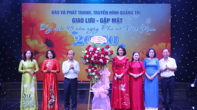 El Sindicato de Periódicos, Radio y Televisión de Quang Tri celebró una reunión para celebrar el Día de la Mujer Vietnamita.