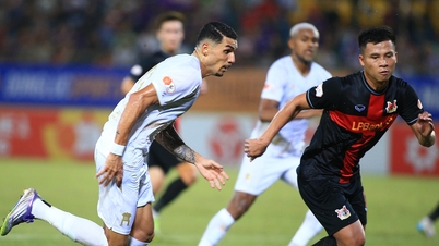 Trainer Harry Kewell und Do Hoang Hen können mit Hanoi FC nicht zufrieden sein