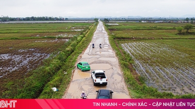 Lái xe phải "làm xiếc" khi đi qua tuyến đường nối Hà Tĩnh – Nghệ An