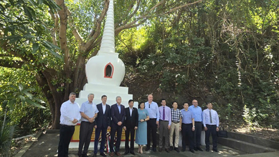 Vorsitzender der ungarischen Nationalversammlung legt in Vung Tau Blumen zum Gedenken an den Gelehrten Sandor Korosi Csoma nieder
