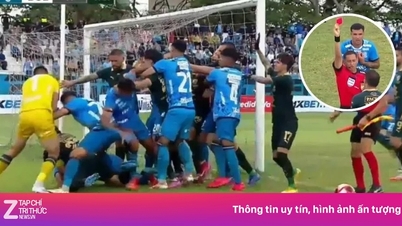 Verrücktes Spiel mit nur 15 Spielern auf dem Feld