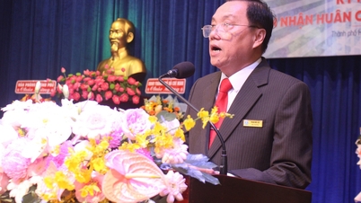Enterprises sponsor nearly 12 billion VND for a vocational college
