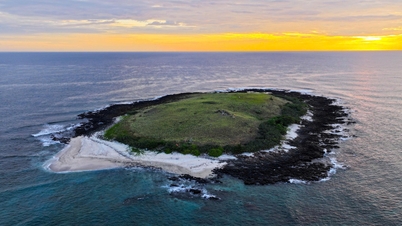 Regarder le coucher du soleil et chercher des ormeaux sur l'île immaculée de Hon Dua à Dak Lak