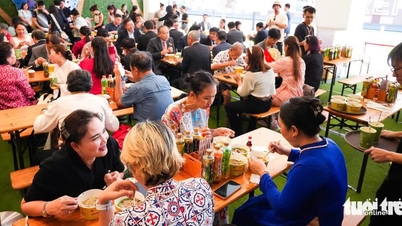 Tô phở mở đầu câu chuyện