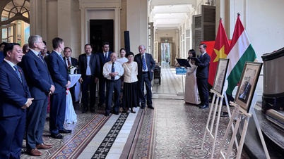 Președintele Adunării Naționale a Ungariei participă la vernisajul expoziției de fotografie urbană Saigon - Ho Chi Minh City la începutul secolului al XX-lea