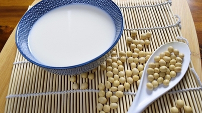 Alguns alimentos naturais podem ajudar a reduzir o colesterol após cerca de 3 meses.