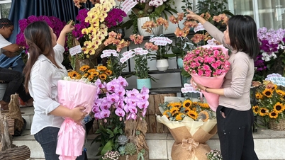Lebhafter Blumen- und Geschenkmarkt am 20. Oktober
