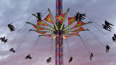 Riesenrad verlor Strom, Passagiere gerieten in Panik, weil sie Dutzende Meter in der Luft hingen
