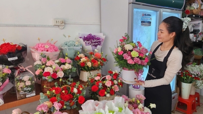 Nhộn nhịp thị trường hoa và quà tặng ngày Phụ nữ Việt Nam 20/10