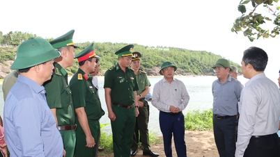 Provinciaal Partijsecretaris Thai Dai Ngoc inspecteerde en onderzocht een aantal projecten langs de kustweg.