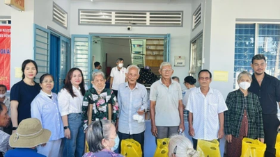 Bangsal Tan Ninh: Pemeriksaan kesehatan, obat-obatan, dan hadiah untuk lansia