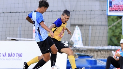 Dois ex-vencedores da Bola de Ouro inspiram a Universidade Dong Thap a chegar às semifinais