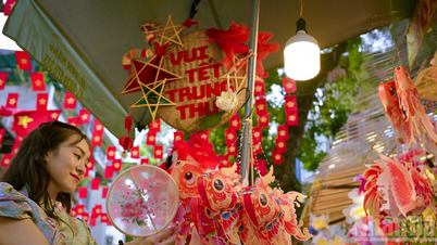 [Photo] Colorful Mid-Autumn Festival in Hanoi's Old Quarter