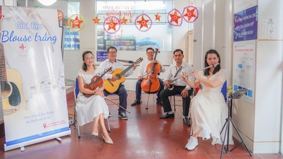Hastalar Saigon Genel Hastanesi lobisindeki 'müzik sahnesi' konusunda heyecanlı