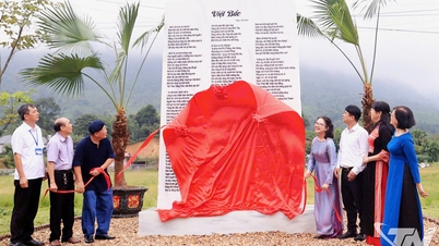 ពិធីសម្ពោធ និងទទួលស្តូបដែលឆ្លាក់អក្សរ វៀតបាក់