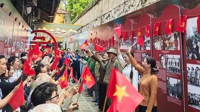 ពិព័រណ៍ «ចម្រៀងជ័យលាភីជារៀងរហូត» ប្រារព្ធខួបលើកទី៧១ នៃទិវារំដោះរាជធានី