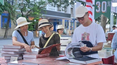 La Foire du livre de Hanoi 2025 se déroule à partir d'aujourd'hui (2 octobre) à l'espace de promenade du lac Hoan Kiem