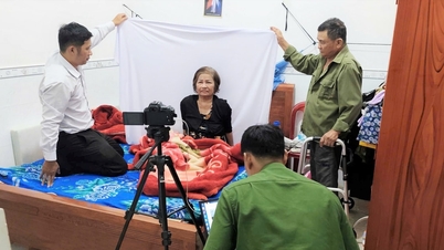 Lam Dong leads the way in renewing party membership cards