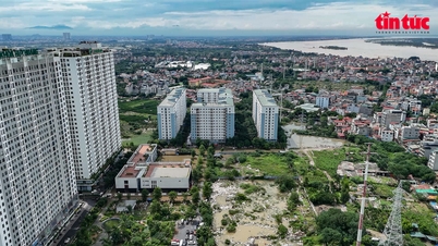 Apartment buildings near the Red River are still isolated in 'sea of ​​water'