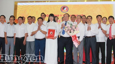 សមាគមឱសថបូព៌ាខេត្ត Hung Yen៖ ប្រកាសសេចក្តីសម្រេចលើការងាររបស់អង្គការ និងបុគ្គលិក