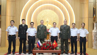 ผู้บัญชาการกองทัพเรือเวียดนามให้การต้อนรับผู้ช่วยทูตฝ่ายกลาโหมแห่งสหพันธรัฐรัสเซีย