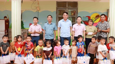 ចែកអំណោយដល់គ្រួសារក្រីក្រ និងសិស្សានុសិស្ស ឃុំឡឺឡៃ