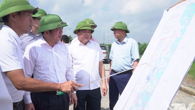 Thai Nguyen Provincial leaders inspect the progress of industrial park infrastructure projects.